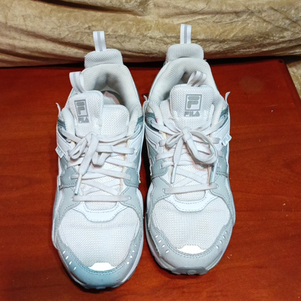 Fila women's white size 8 sneakers